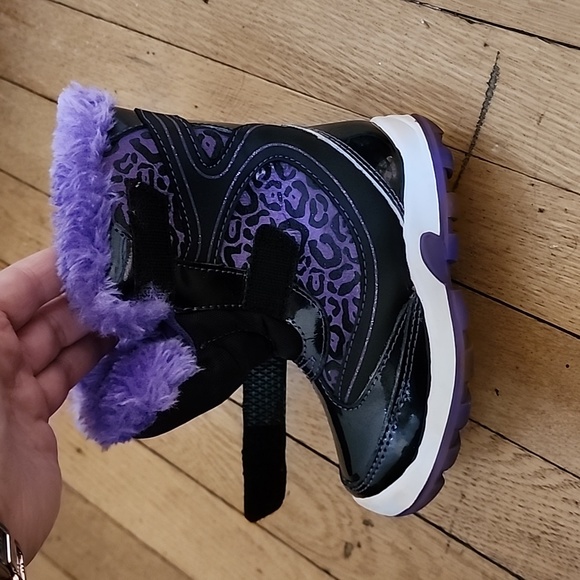 Snow boots little kids size 8 - Picture 4 of 12